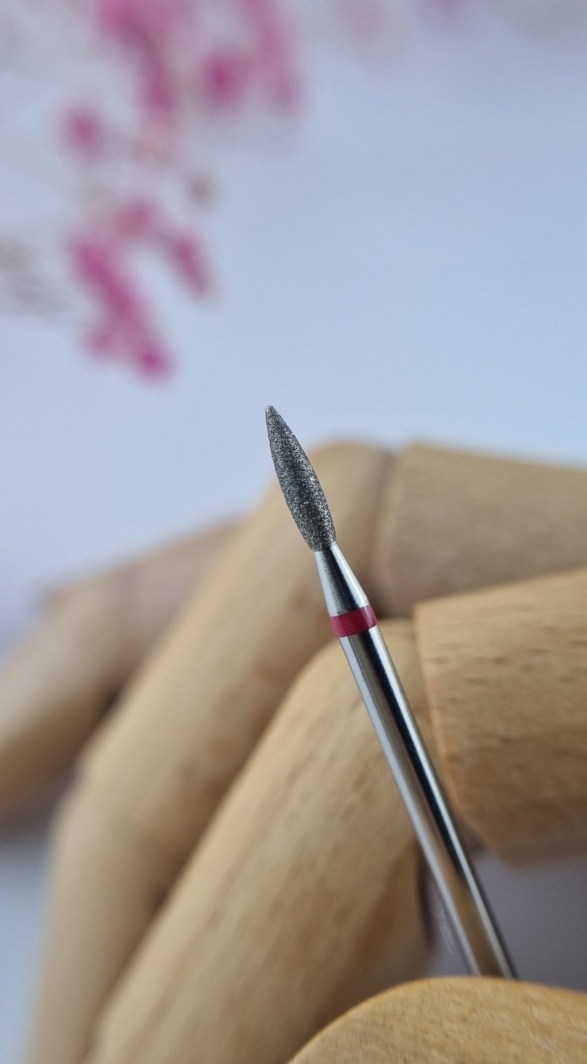 GOOD MANI Frez diamentowy Łezka czerwona F130