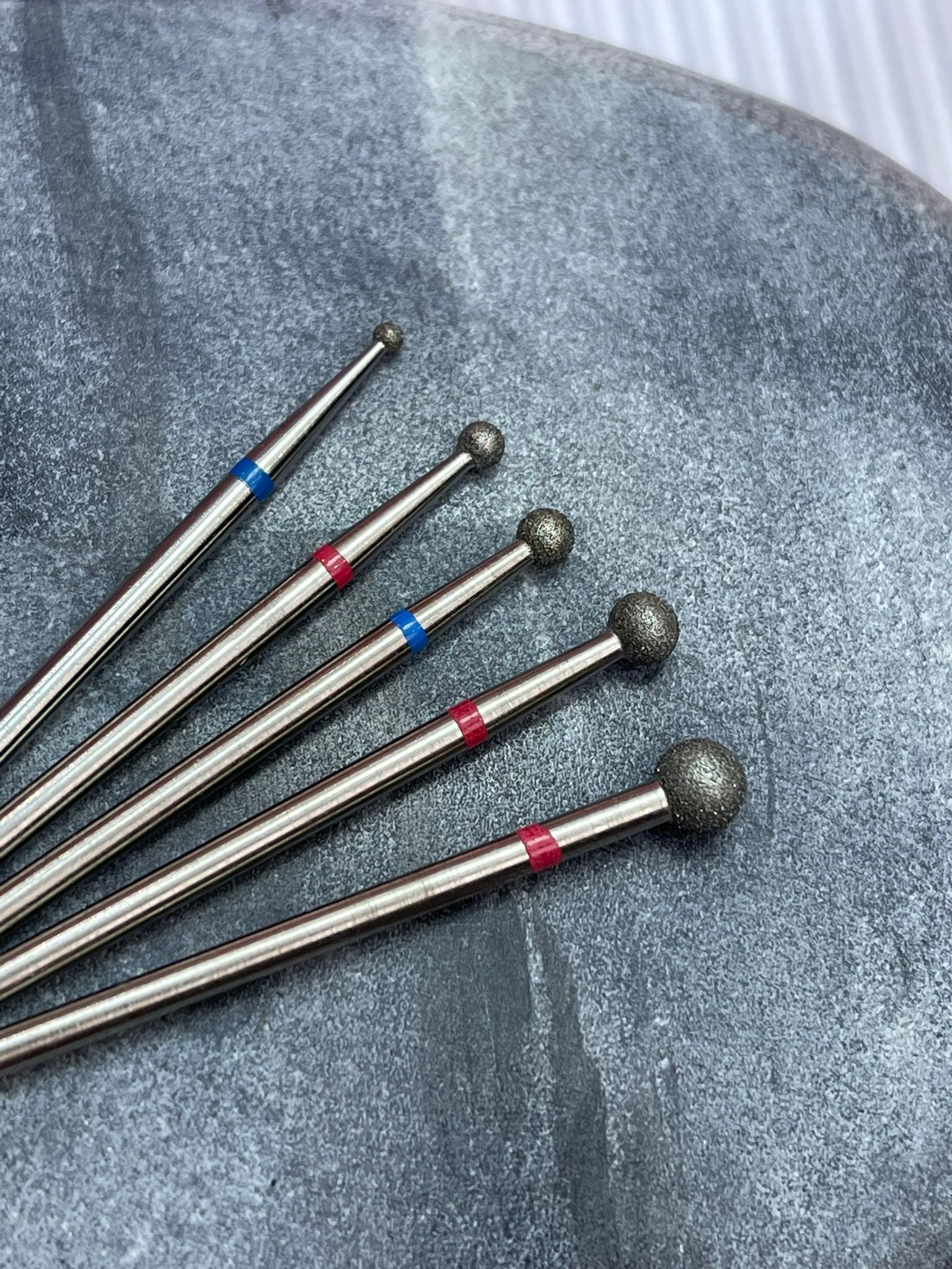 GOOD MANI Frez diamentowy Kulka czerwona F101